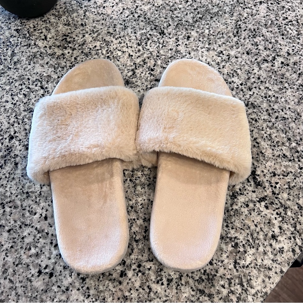 Express Faux Fur Cream Slippers